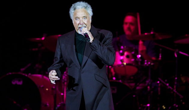Zagreb, 211111.
Legendarni pjevac Tom Jones, odrzao je veceras koncert u Areni Zagreb u sklopu  Praise & Blame  europske turneje.
Foto: Neja Markicevic / CROPIX
