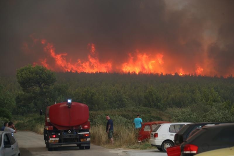 Žrnovnica: Vatra je sve bliže Splitu, nebo je prekriveno dimom Žrnovnica: Vatra je sve bliže Splitu, nebo je prekriveno dimom