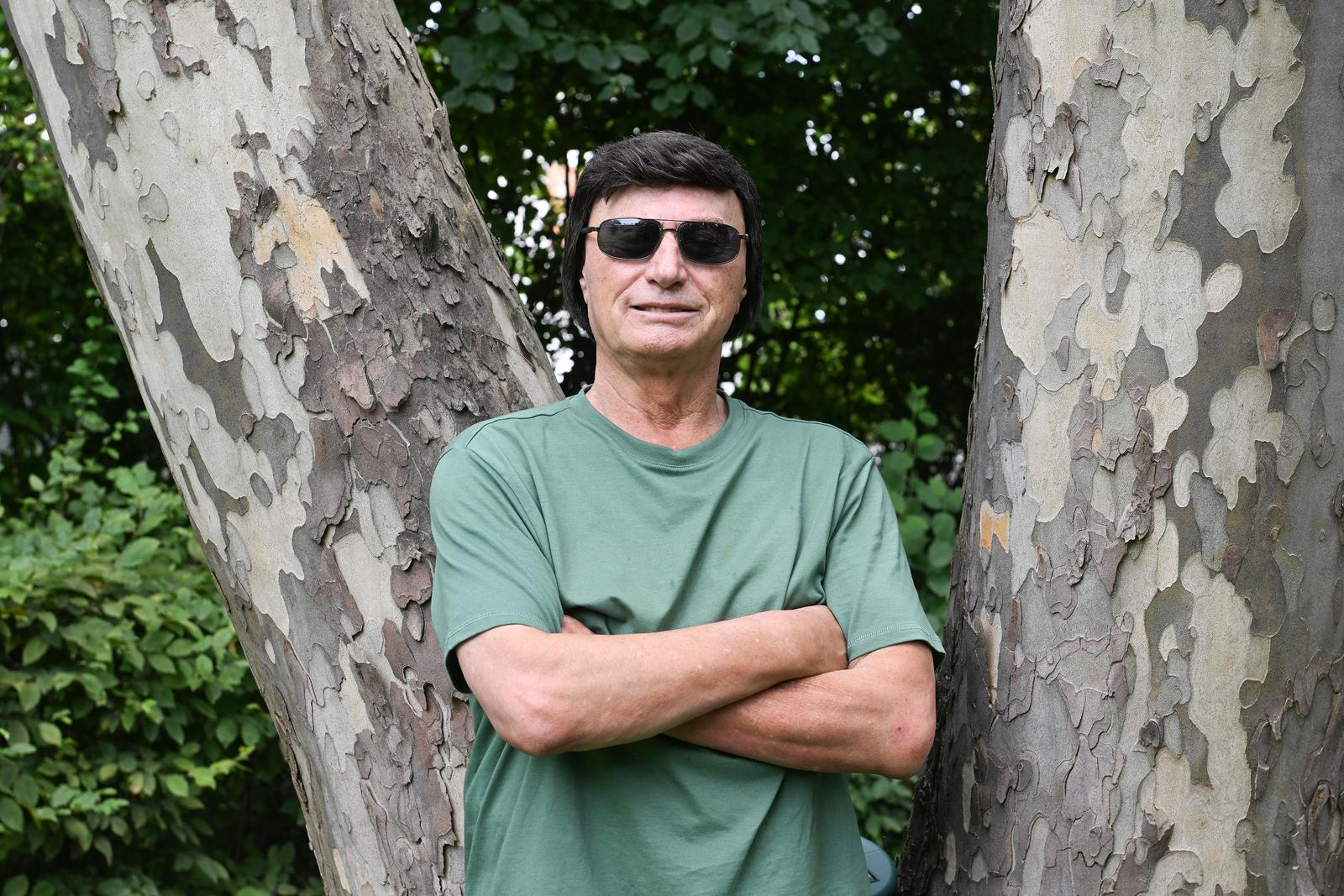 U Croatia Records-u odrzana je promocija novog albuma pjevaca Duska Lokina. U Croatia Records-u odrzana je promocija novog albuma pjevaca Duska Lokina.