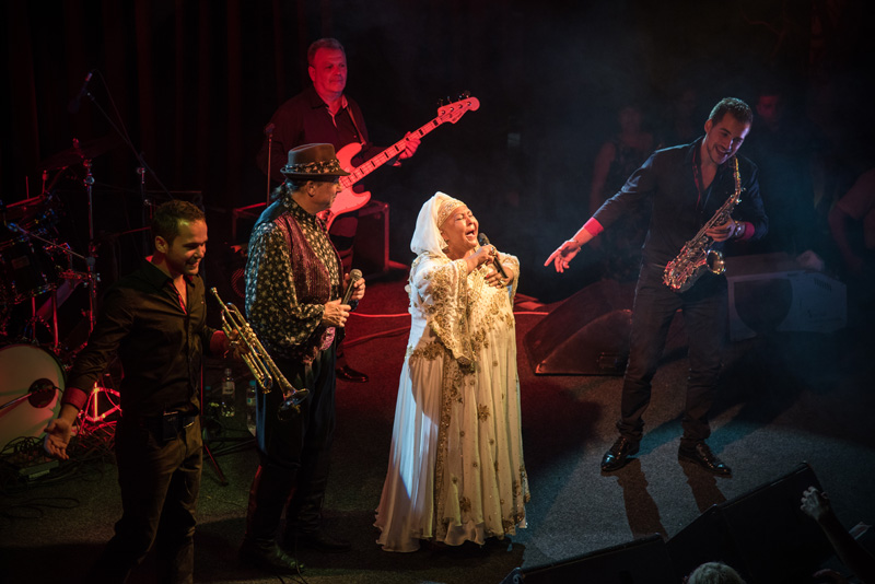 Esma Redžepova, prateći bend Folk Masters i gost Ibus Ibraimovski @ Arsenal Zadar Esma Redžepova, prateći bend Folk Masters i gost Ibus Ibraimovski @ Arsenal Zadar