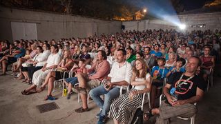 Uz prepuno kina i brojna poznata lica otvoren 3. Brač Film Festival, stigla i Tihana Lazović