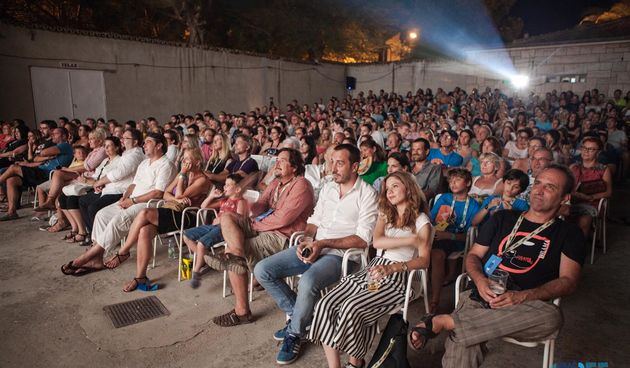 Uz prepuno kina i brojna poznata lica otvoren 3. Brač Film Festival, stigla i Tihana Lazović