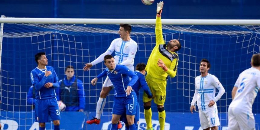 21.02.2016., stadion Maksimir, Zagreb – MAXtv 1. HNL, 23. kolo, GNK Dinamo – HNK Rijeka. German Sigali, Armin Hodzic, Mario Gavranovic. Photo: Marko Prpic/PIXSELL 21.02.2016., stadion Maksimir, Zagreb – MAXtv 1. HNL, 23. kolo, GNK Dinamo – HNK Rijeka. German Sigali, Armin Hodzic, Mario Gavranovic. Photo: Marko Prpic/PIXSELL