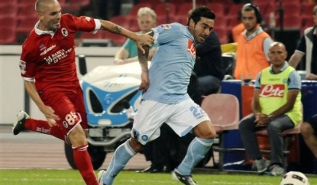 Bari Andrea Raggi, left, and Napoli Argentine forward Ezequiel Lavezzi / AP Photo