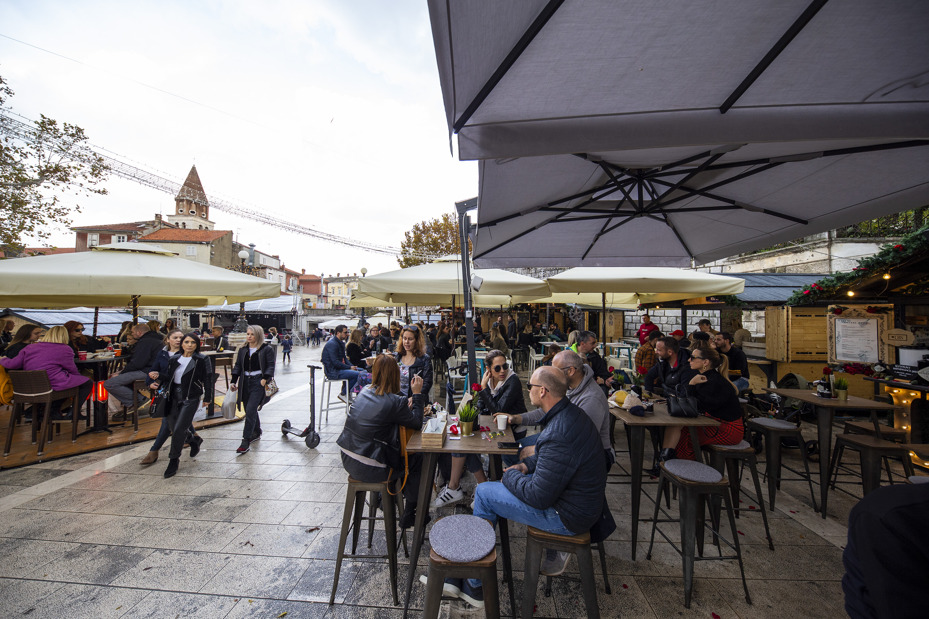 Adventske kućice su otvorile vrata, gastro ponuda je bolja i raznovrsnija nego ikad