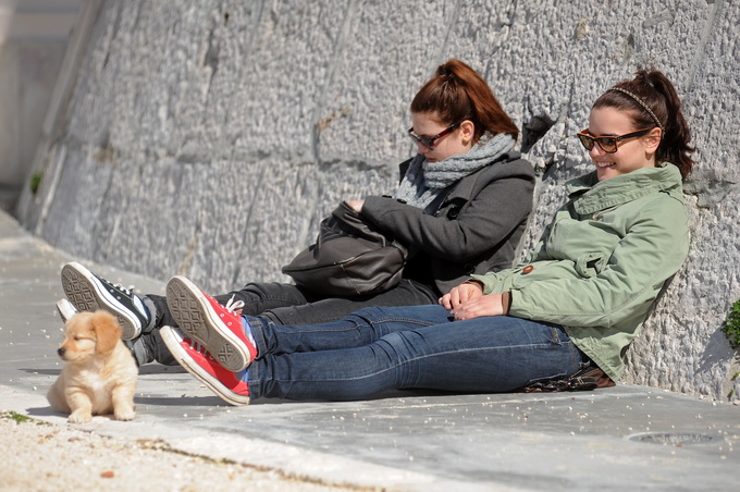 Zadar, 130313.
Zadrani su nakon gotovo tjedan dana kise i ruznog vremena docekali prekrasan suncani dan. Temperatura zraka u 11h iznosila je 13 stupnjeva celzijusa.
Foto: Luka Gerlanc / CROPIX Zadar, 130313.
Zadrani su nakon gotovo tjedan dana kise i ruznog vremena docekali prekrasan suncani dan. Temperatura zraka u 11h iznosila je 13 stupnjeva celzijusa.
Foto: Luka Gerlanc / CROPIX