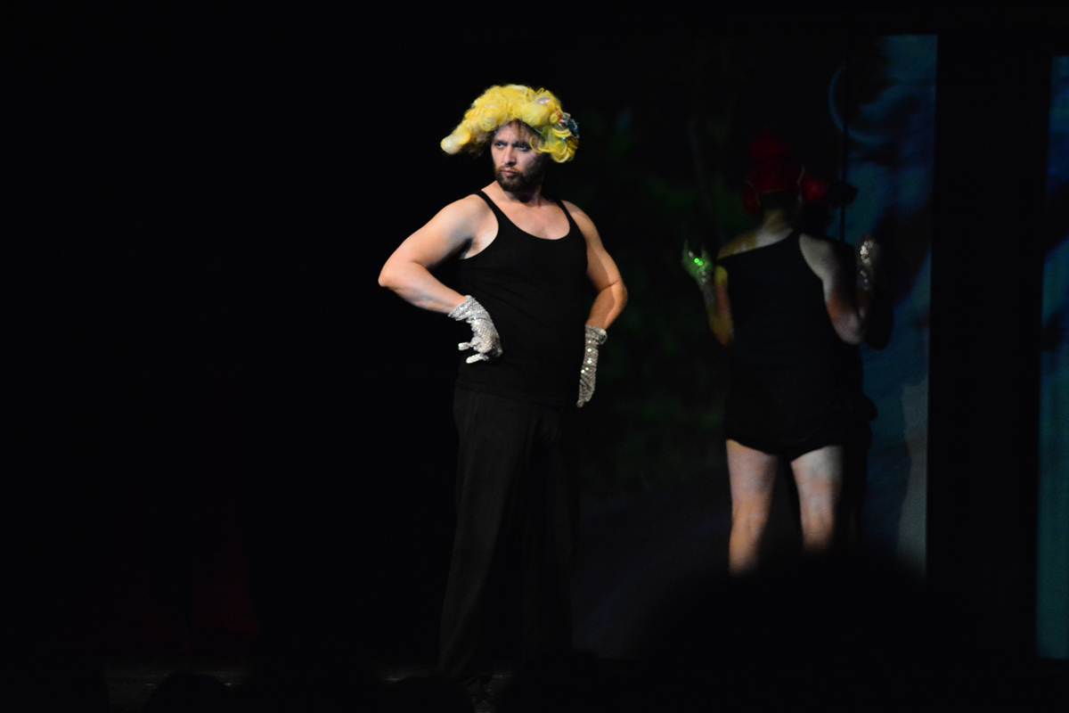 Predstava “Njuške” u HNK Zadar, foto: Iva Perinčić Predstava “Njuške” u HNK Zadar, foto: Iva Perinčić