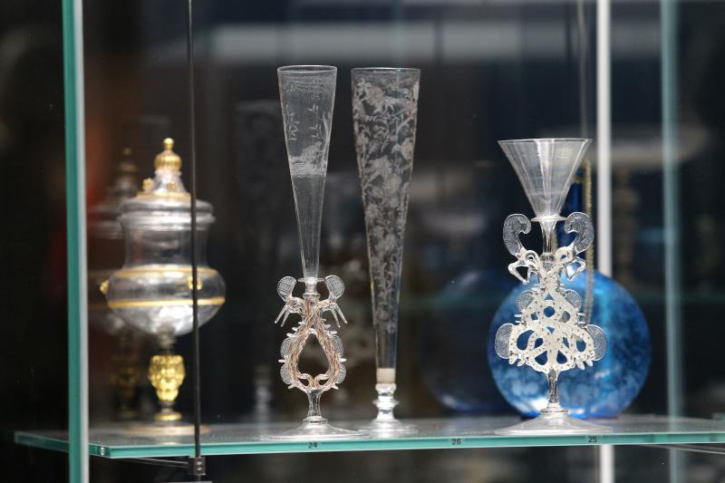 U Muzeju za umjetnost i obrt otvorena je izložba ” Transparentna ljepota – Staklo iz hrvatskih muzeja”. Transparentna ljepota rezultat je trogodišnjeg rada stručnjaka iz 30-tak hrvatskih muzeja. Uz postav dijela izložbe Transparentna ljepota u MUO, istodo