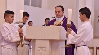 Kistanje: Zadarski nadbiskup Želimir Puljić blagoslovio relikvije sv. Nikole. Foto: Hrvoje Jelavić/PIXSELL Kistanje: Zadarski nadbiskup Želimir Puljić blagoslovio relikvije sv. Nikole. Foto: Hrvoje Jelavić/PIXSELL