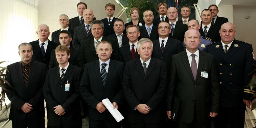 Zagreb, 190912.
Ravnateljstvo policije, Ilica 335.
Konferencija za medije u Amfiteatru Ravnateljstva policije na kojoj je predstavljeno devetnaest novih nacelnika policije.
Na fotografiji:
Foto: Ronald Gorsic / CROPIX Zagreb, 190912.
Ravnateljstvo policije, Ilica 335.
Konferencija za medije u Amfiteatru Ravnateljstva policije na kojoj je predstavljeno devetnaest novih nacelnika policije.
Na fotografiji:
Foto: Ronald Gorsic / CROPIX