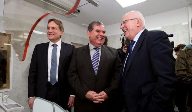 Zadar, 260313.
Opca bolnica Zadar. Otvaranje nove angiosale na Odjelu za radiologiju Opce bolnice Zadar. 
Na fotografiji:(s lijeva) bivsi gradonacelnici Bozidar Kalmeta, Zivko Kolega i sadasnji gradonacelnik Zvonimir Vrancic.
Foto: Jure Miskovic / CROPIX