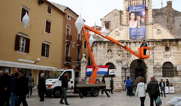 Započelo blagdansko ukrašavanje Poluotoka