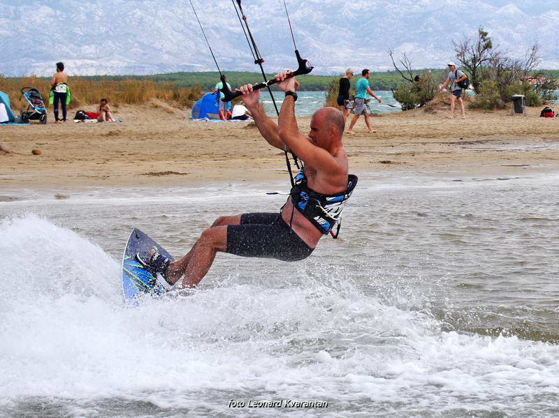 Kite surferi guštaju u Ninu