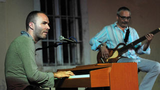 Zadar, 26.07.2013. snimio: Nenad Marčev
bossa nova
CATIA WERNECK QUARTET (BRA-FR)
CATIA WERNECK – vocal
VINCENT BIDAL – piano
LUKMIL PEREZ HERRERA – drums
RENATO ŠVORINIĆ – bass giuitar
Dvorište Providurove palače Zadar, 26.07.2013. snimio: Nenad Marčev
bossa nova
CATIA WERNECK QUARTET (BRA-FR)
CATIA WERNECK – vocal
VINCENT BIDAL – piano
LUKMIL PEREZ HERRERA – drums
RENATO ŠVORINIĆ – bass giuitar
Dvorište Providurove palače