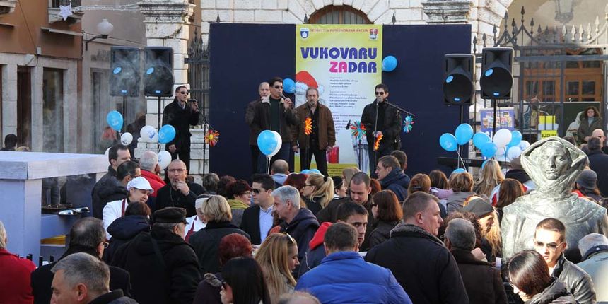 Vukovaru ZaDar na Narodnom trgu, foto: Iva Perinčić Vukovaru ZaDar na Narodnom trgu, foto: Iva Perinčić