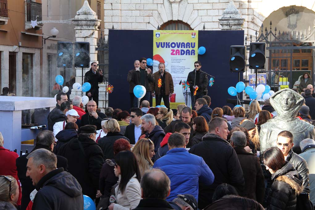 Vukovaru ZaDar na Narodnom trgu, foto: Iva Perinčić Vukovaru ZaDar na Narodnom trgu, foto: Iva Perinčić