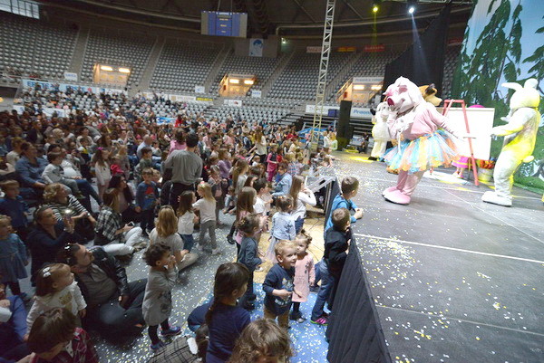 Predstava “Maša i Medvjed” moskovskog Dječjeg kazališta oduševila zadarske mališane Predstava “Maša i Medvjed” moskovskog Dječjeg kazališta oduševila zadarske mališane