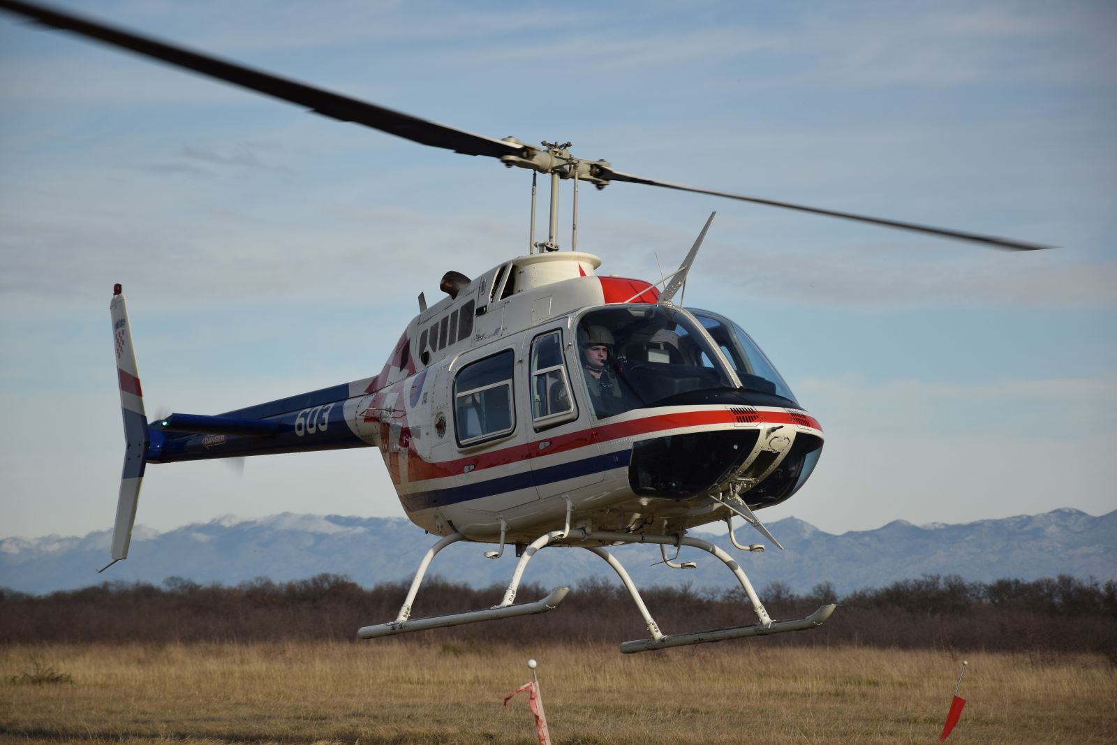 U Zemuniku izvedeni prvi samostalni letovi učenika na helikopterima “Bell-206B” U Zemuniku izvedeni prvi samostalni letovi učenika na helikopterima “Bell-206B”