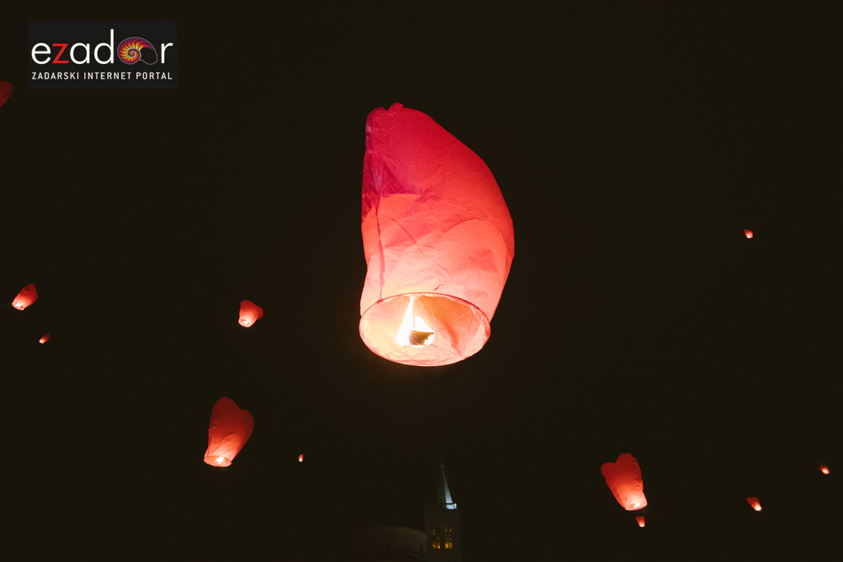 Humanitarni svjetlosni spektakl “Zaželi ljubav 2018.” @ Forum