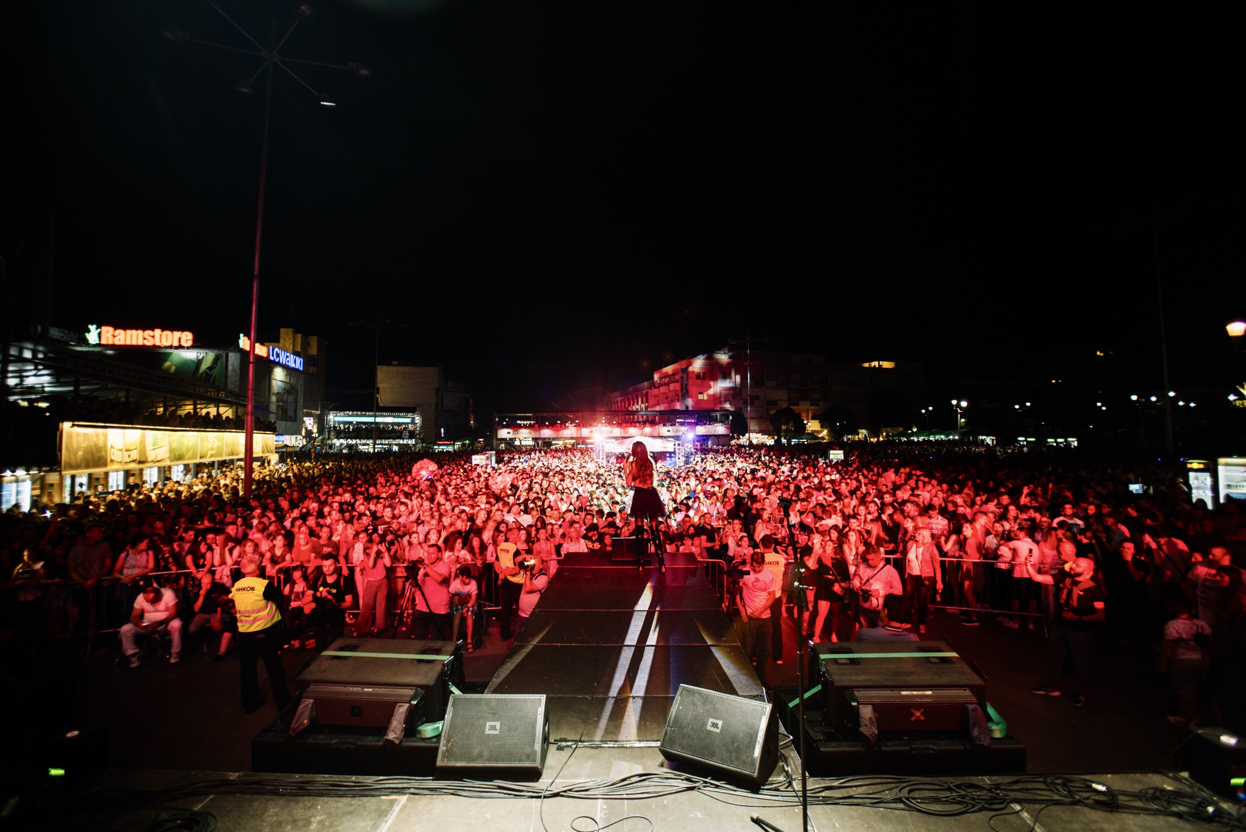 Severina spektakularnim koncertom oduševila 50 tisuća Makedonaca