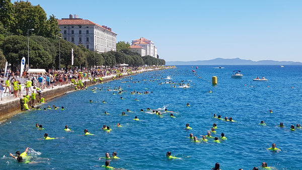 Sasvim osoban doživljaj – 10. dm Millennium Jump sa zadarske rive. Foto: Mladen Malik Barba Sasvim osoban doživljaj – 10. dm Millennium Jump sa zadarske rive. Foto: Mladen Malik Barba