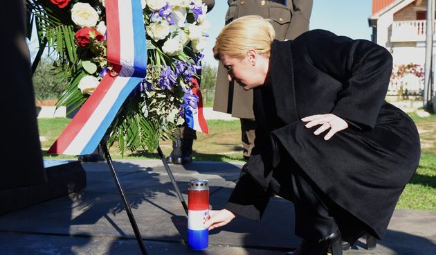 Predsjednica Kolinda Grabar-Kitarović odala počast stradalim braniteljima i civilima Škabrnje