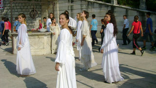 Trg Pet bunara: Glagoljaška renesansa