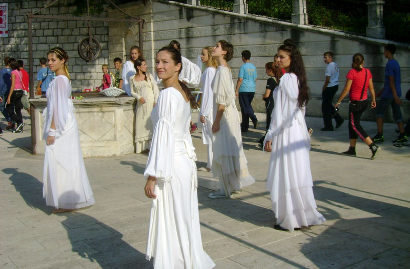 Trg Pet bunara: Glagoljaška renesansa