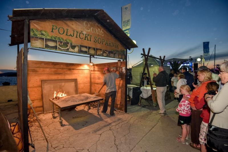 Svečano otvoren 11. biogradski Gastro stol. Photo. Dino Stanin/PIXSELL Svečano otvoren 11. biogradski Gastro stol. Photo. Dino Stanin/PIXSELL