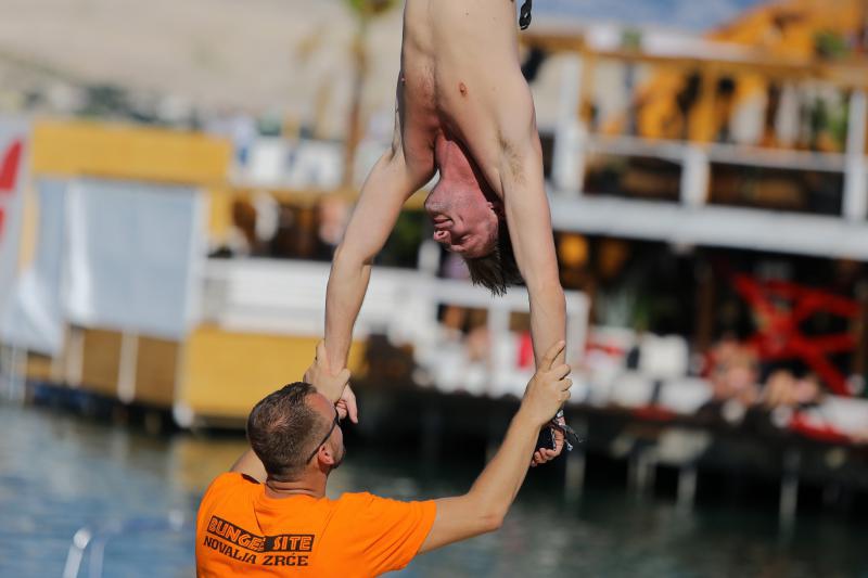 Otok Pag – Hideout festival privukao je mnogobrojnu publiku na popularnu plazu Zrce gdje se na after beach partiju u klubu Papaya plesalo cijelo poslijepodne. Photo: Filip Brala/PIXSELL