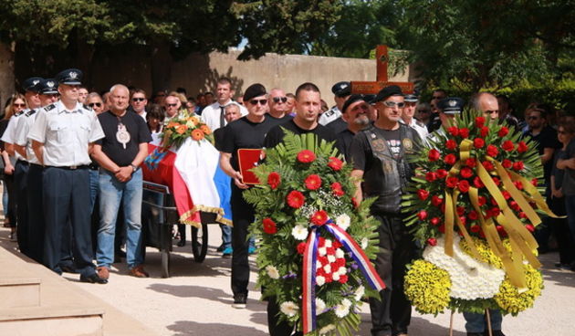 Posljednji ispraćaj zadarskog fotografa i umirovljenog satnika HV-a, Roberta Lerge na Gradskom groblju Zadar