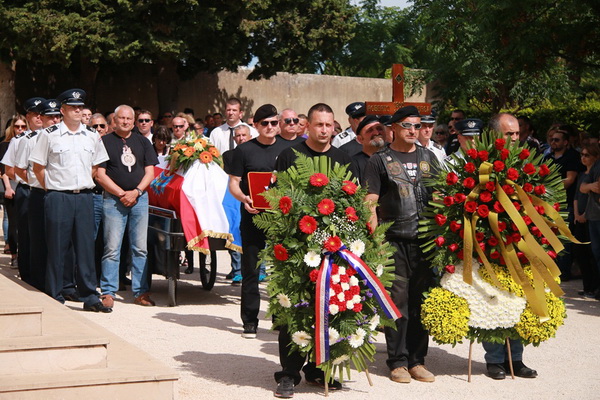 Posljednji ispraćaj zadarskog fotografa i umirovljenog satnika HV-a, Roberta Lerge na Gradskom groblju Zadar