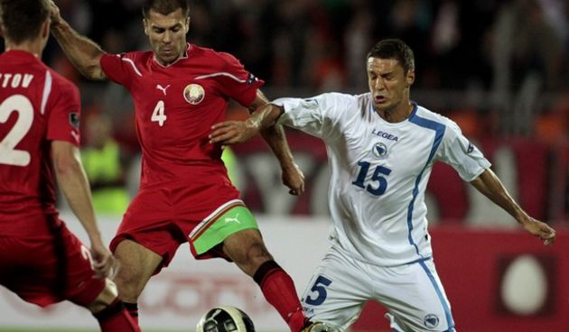 Bosnia and Herzegovina’s Sejad Salihovic (R) fights for the ball with Belarus’ Timofei Kalachev // Reuters