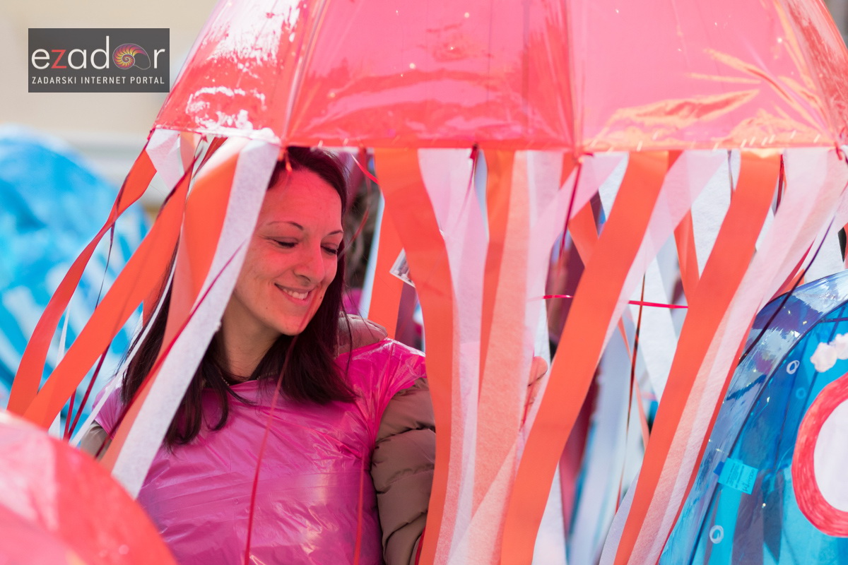 Zadarski karneval 2018: Povorka maškaranih skupina od Gradskih vrata preko Foruma do Narodnog trga Zadarski karneval 2018: Povorka maškaranih skupina od Gradskih vrata preko Foruma do Narodnog trga