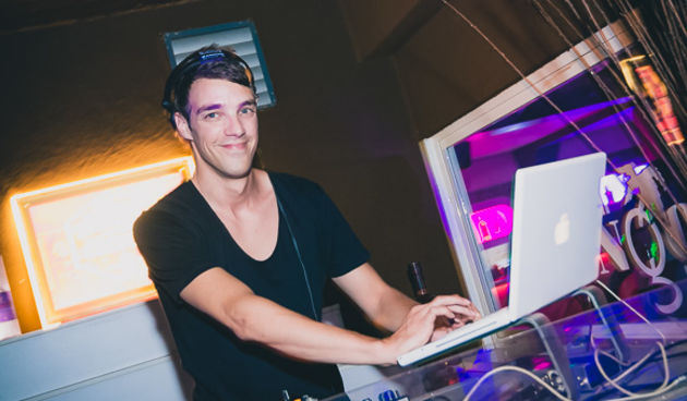 DJ Andrologic @ Cocktail bar Mango, 11.7.2015. (foto: Ivan Toman)