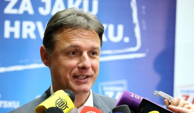 Gordan Jandrokovic nakon sjednice Predsjednistva Hrvatske demokratske zajednice u sredisnjici stranke dao izjavu okupljenim medijima. Photo: Goran Stanzl/PIXSELL