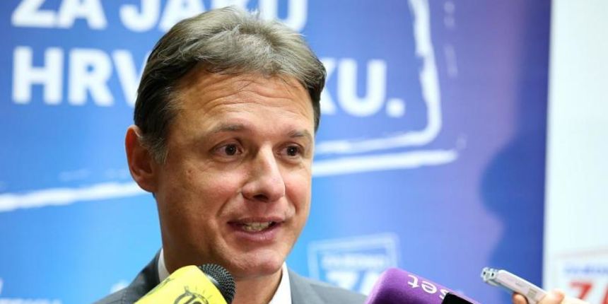 Gordan Jandrokovic nakon sjednice Predsjednistva Hrvatske demokratske zajednice u sredisnjici stranke dao izjavu okupljenim medijima. Photo: Goran Stanzl/PIXSELL Gordan Jandrokovic nakon sjednice Predsjednistva Hrvatske demokratske zajednice u sredisnjici stranke dao izjavu okupljenim medijima. Photo: Goran Stanzl/PIXSELL