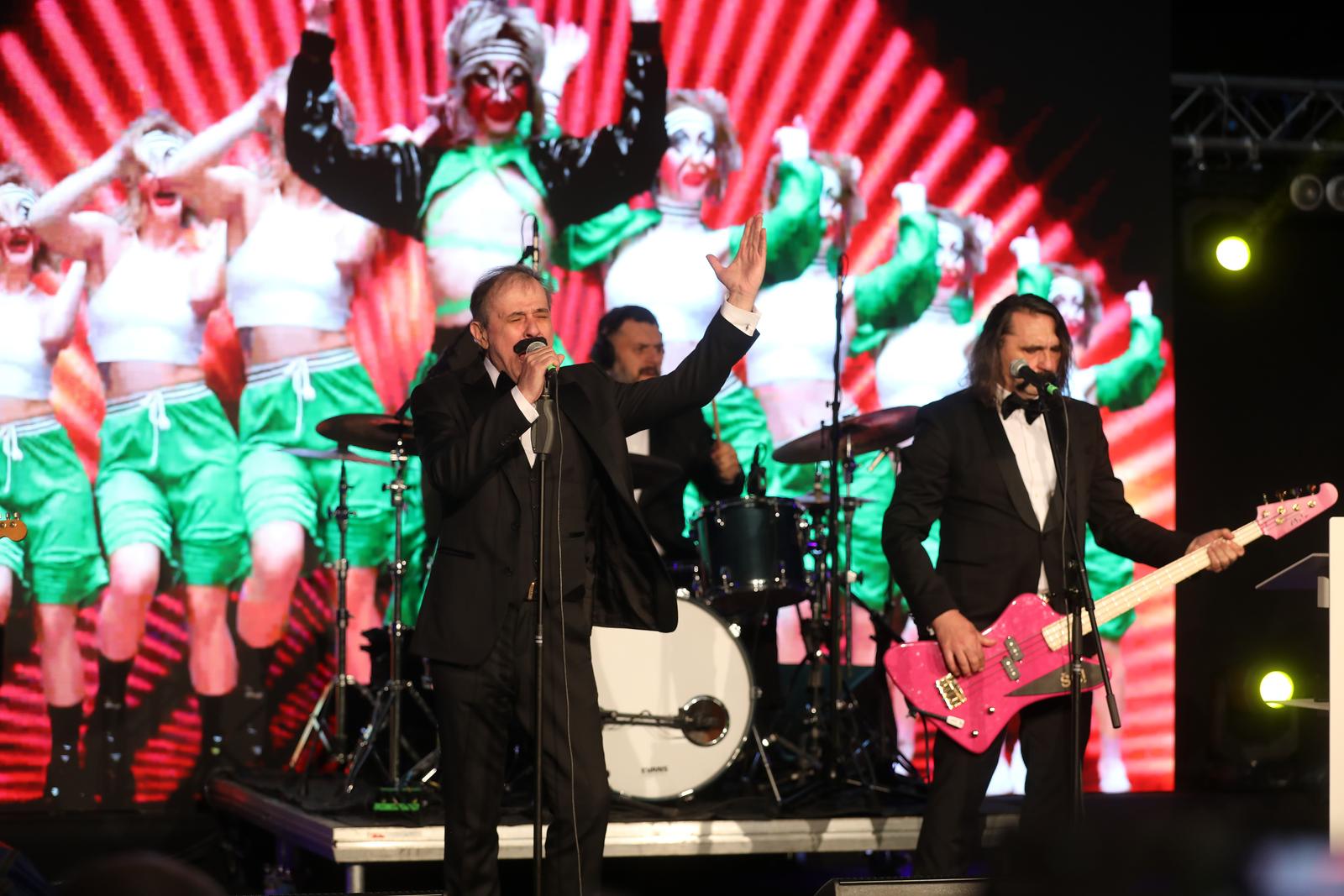 Let 3 nastupio na svečanom obilježavanju 50. obljetnice Sveučilišta u Rijeci Let 3 nastupio na svečanom obilježavanju 50. obljetnice Sveučilišta u Rijeci