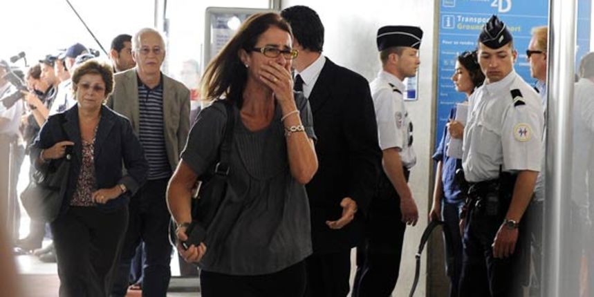 Rodbina nestalih putnika francuskog Airbusa (Foto: timesonline.co.uk) Rodbina nestalih putnika francuskog Airbusa (Foto: timesonline.co.uk)