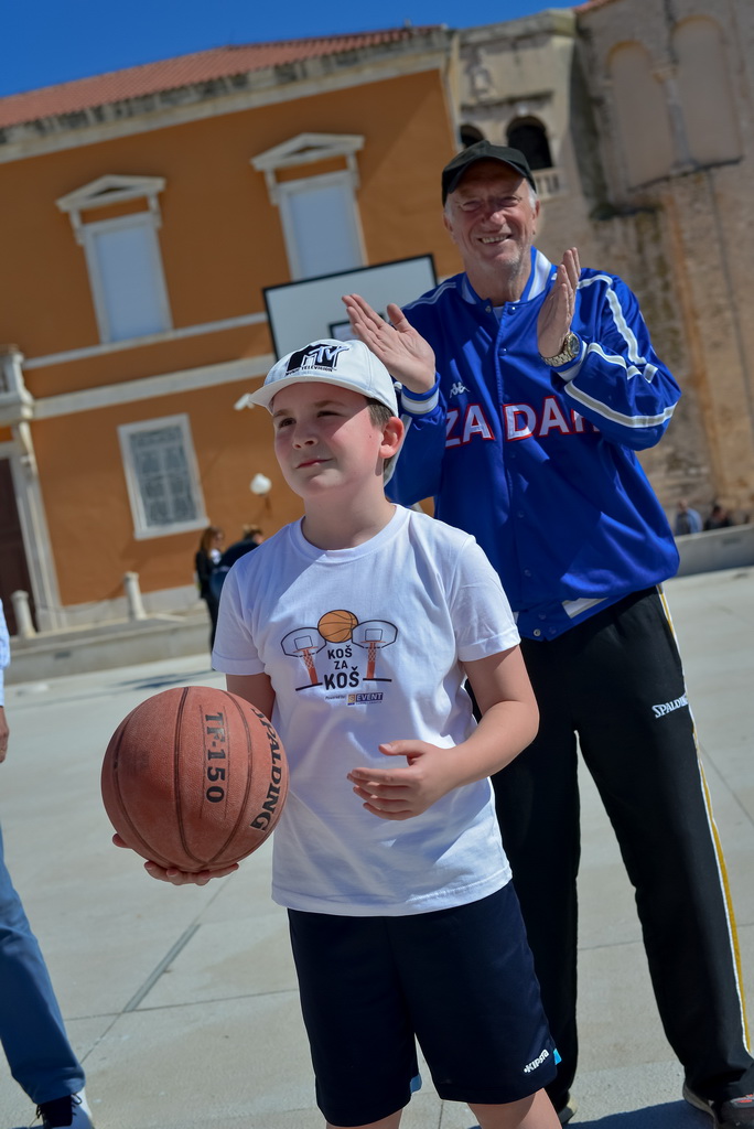 Basket na Forumu: Košarkaške legende protiv mlađih uzrasta KK Zadar Basket na Forumu: Košarkaške legende protiv mlađih uzrasta KK Zadar