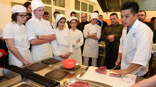 Tuna, Sushi & Wine Festival: Japanski masterchef Nakatsuji održao edukaciju pripreme tradicionalnih japanskih jela Tuna, Sushi & Wine Festival: Japanski masterchef Nakatsuji održao edukaciju pripreme tradicionalnih japanskih jela