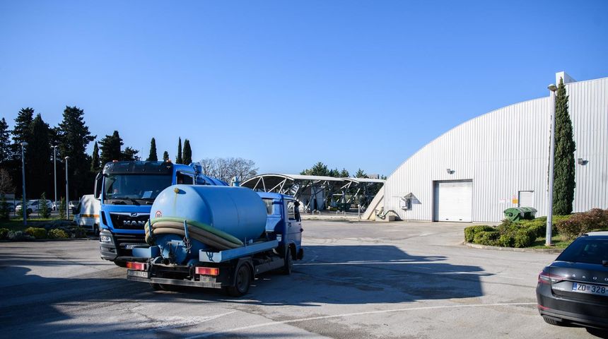 Gradonačelnik Dukić sa suradnicima posjetio gradilište aglomeracije Zadar-Petrčane Gradonačelnik Dukić sa suradnicima posjetio gradilište aglomeracije Zadar-Petrčane