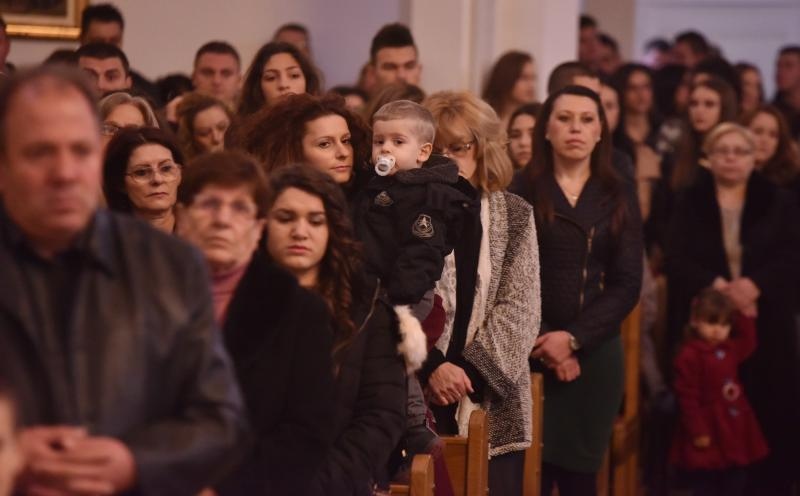 Kistanje: Zadarski nadbiskup Želimir Puljić blagoslovio relikvije sv. Nikole. Foto: Hrvoje Jelavić/PIXSELL Kistanje: Zadarski nadbiskup Želimir Puljić blagoslovio relikvije sv. Nikole. Foto: Hrvoje Jelavić/PIXSELL