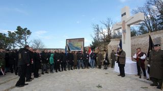 Maslenica: Otkrivanje spomen obilježja križa za poginule hrvatske branitelje u VRO Maslenica ´93, Foto: Filip Brala/PIXSELL