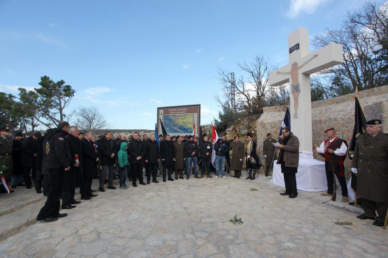 Maslenica: Otkrivanje spomen obilježja križa za poginule hrvatske branitelje u VRO Maslenica ´93, Foto: Filip Brala/PIXSELL