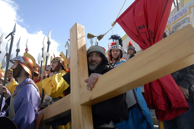 Metkovic, 050410.
Festival zudija, cuvara Kristova groba, u zupi sv. Nikole u Metkovicu.
Jubilarni deseti po redu vodicki festival Zudija Metkovic 2010, ove je godine odrzan u zupi Svetog Nikole na desnoj strani grada Metkovica uz sudjelovanje 24 skupine Metkovic, 050410.
Festival zudija, cuvara Kristova groba, u zupi sv. Nikole u Metkovicu.
Jubilarni deseti po redu vodicki festival Zudija Metkovic 2010, ove je godine odrzan u zupi Svetog Nikole na desnoj strani grada Metkovica uz sudjelovanje 24 skupine