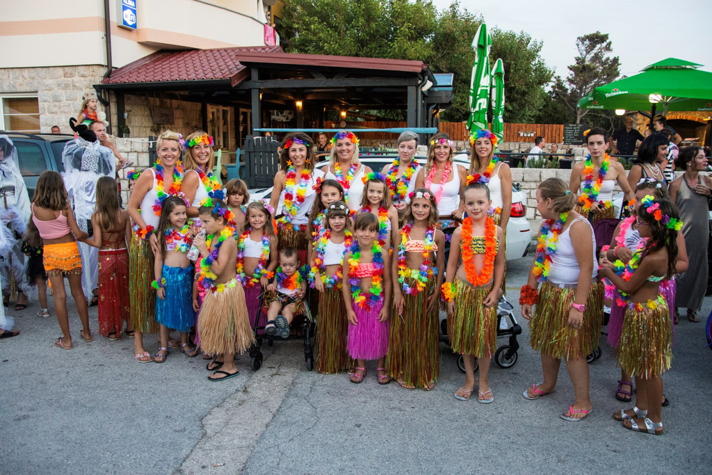 Paški ljetni karneval 2017 – maškarana povorka