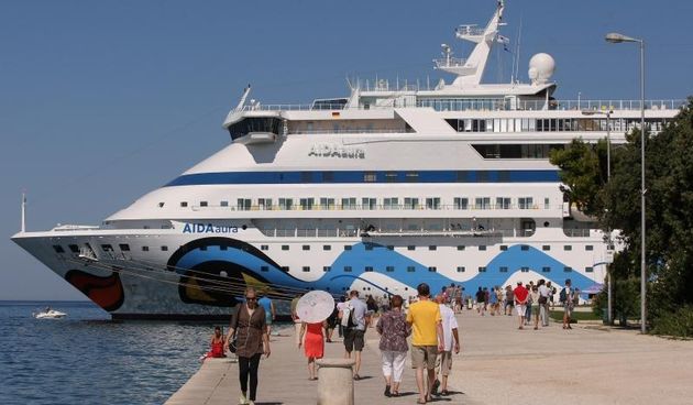 Sareni kruzer Aida usidrio se u blizini morskih orgulja