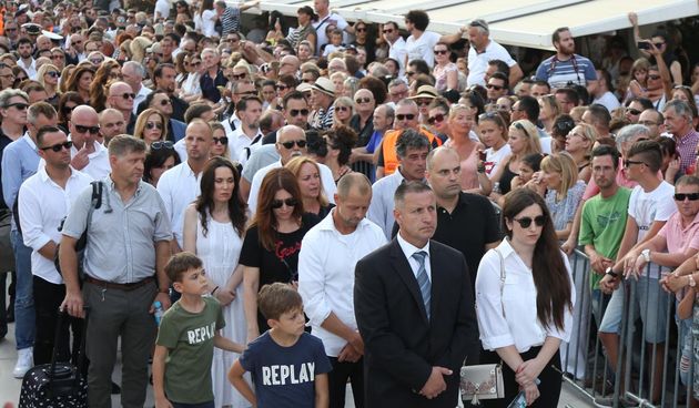 Split dostojanstveno na posljednju plovidbu ispratio legendu Olivera Dragojevića