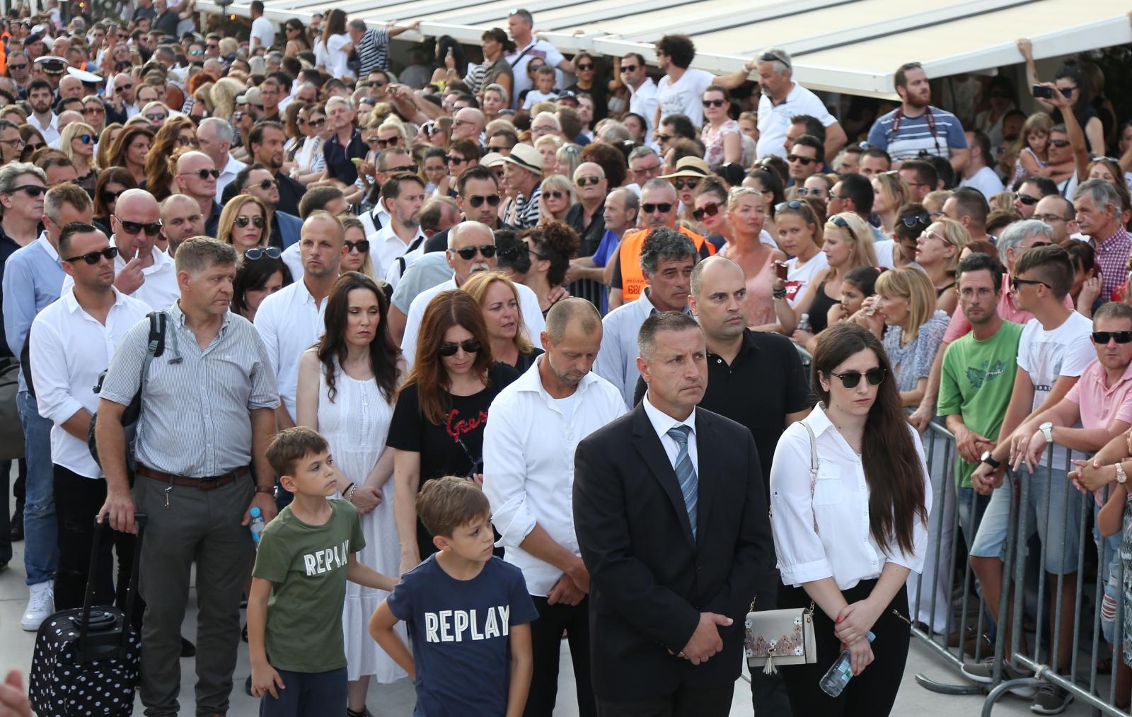 Split dostojanstveno na posljednju plovidbu ispratio legendu Olivera Dragojevića